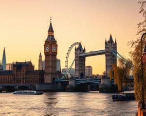 Which landmarks define London for visitors?